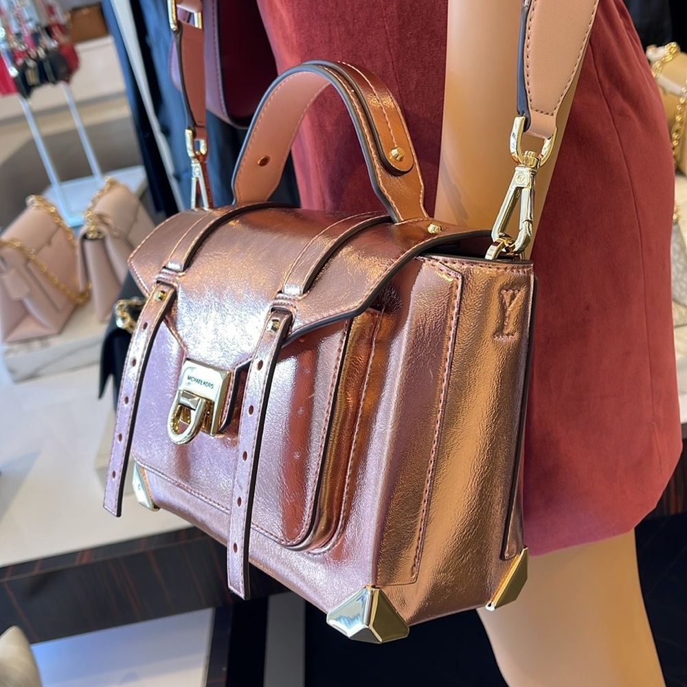 MICHAEL KORS
Manhattan Medium TH SCHOOL Crackled Metallic Leather SATCHEL
NWT - Picture 3 of 16
